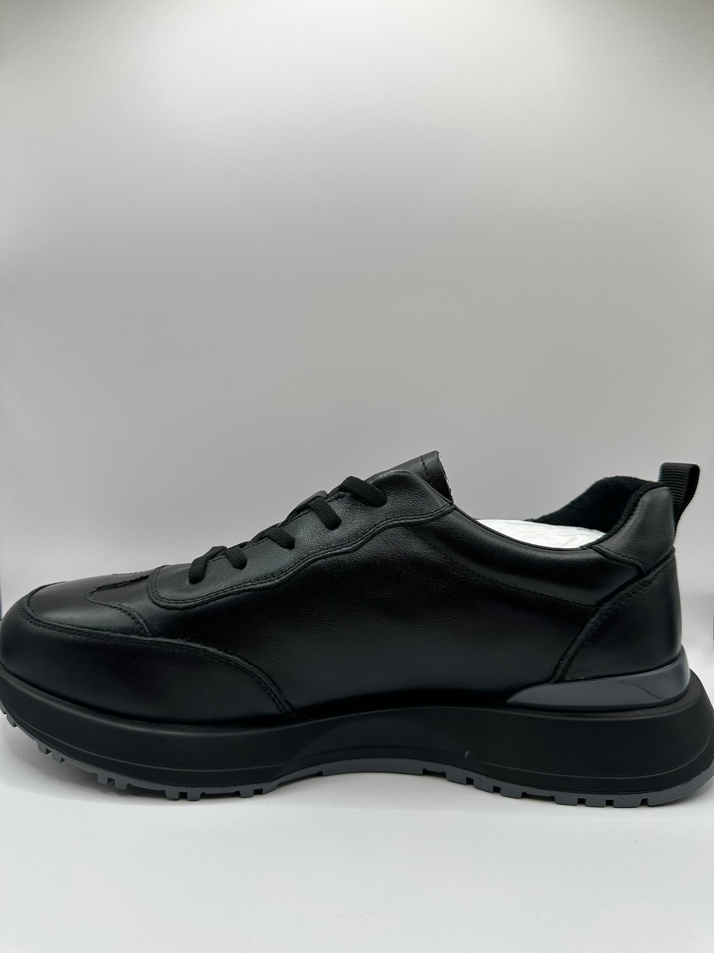 Adidasi Johan Scarpe