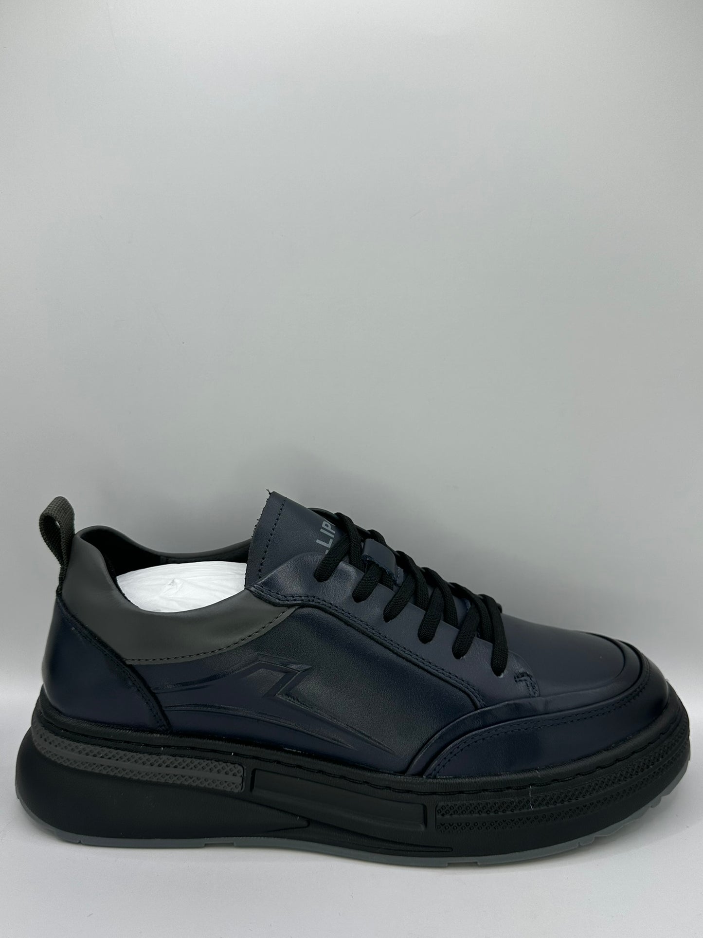Adidasi Johan Scarpe