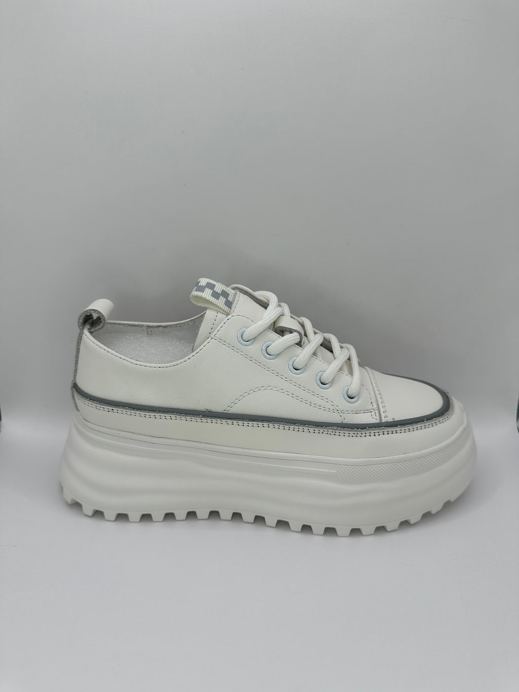 Adidasi Betina Scarpe