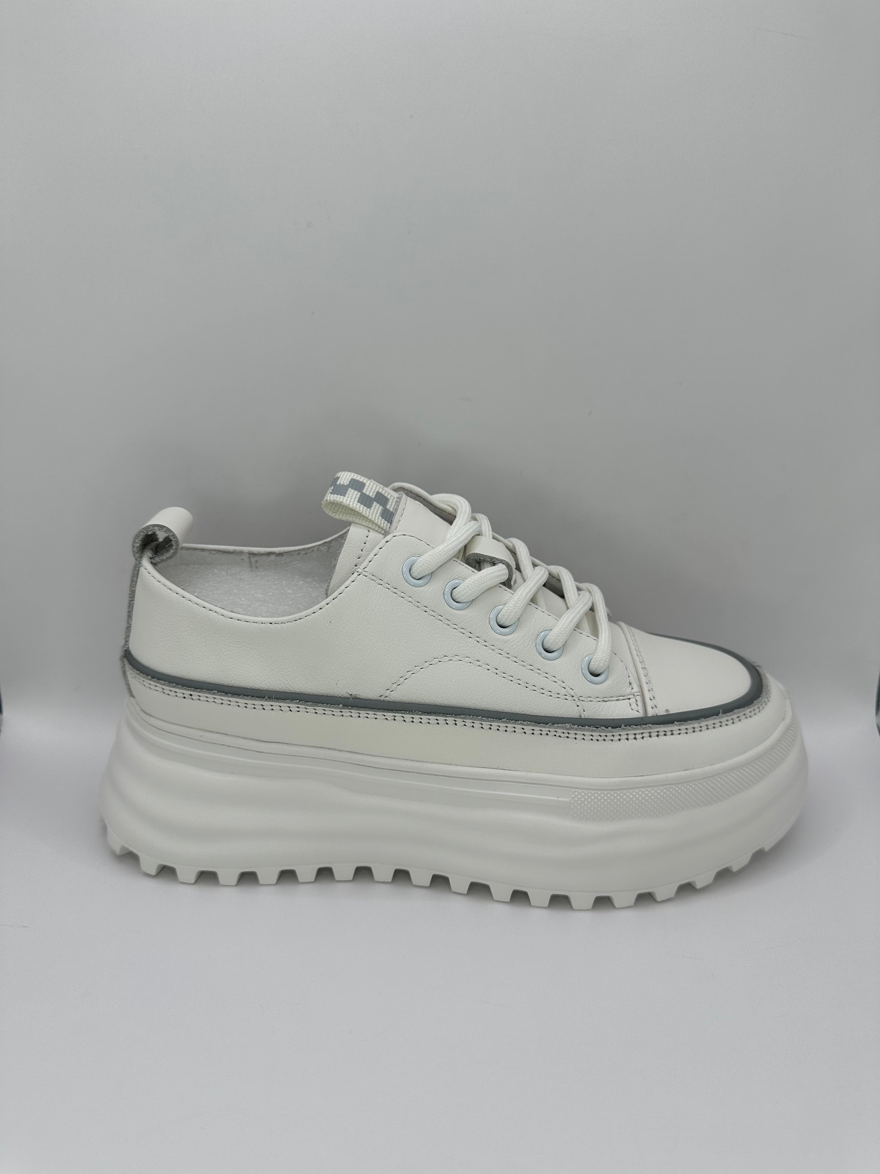 Adidasi Betina Scarpe