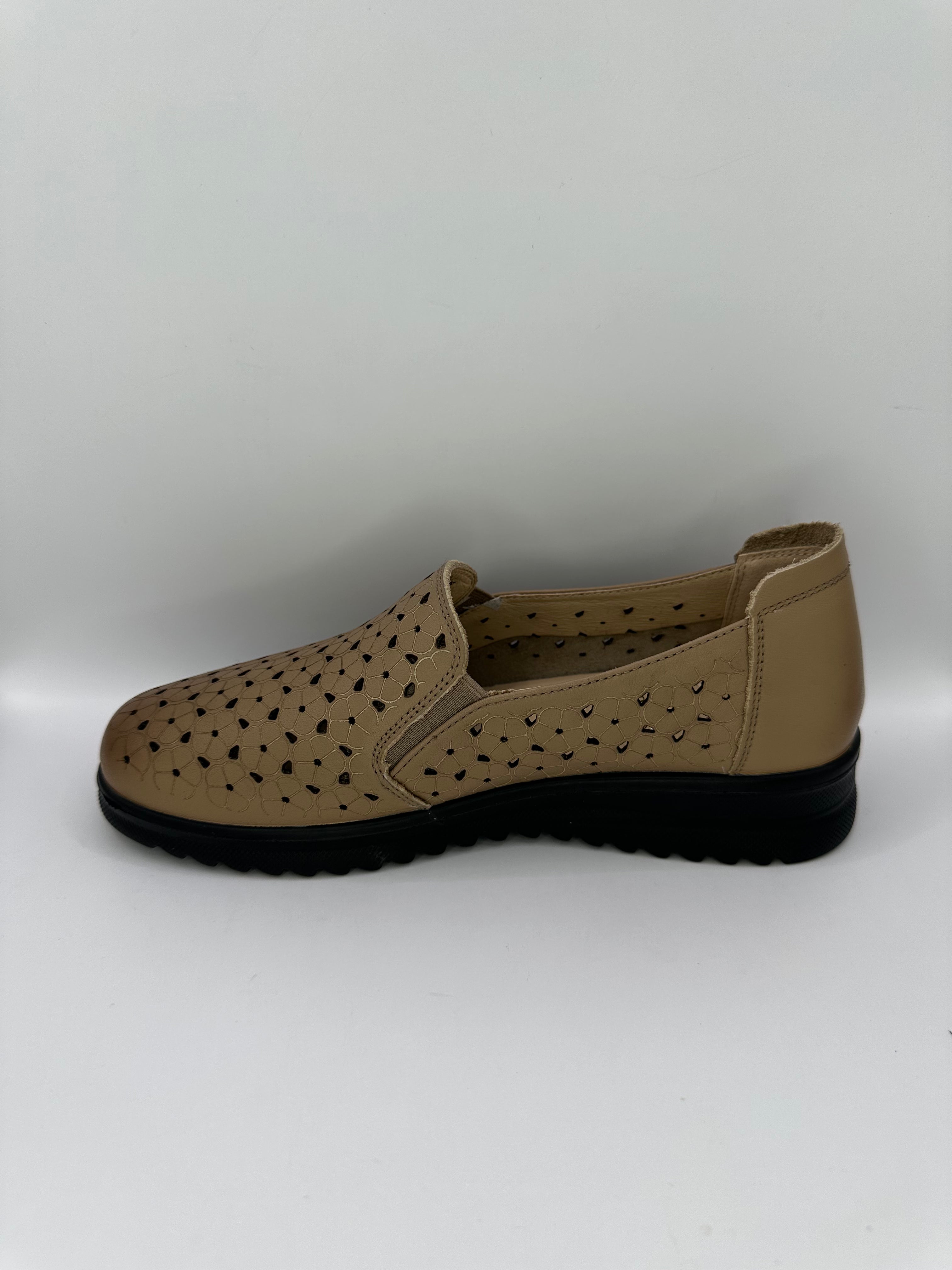 Pantofi perforați Betina Scarpe