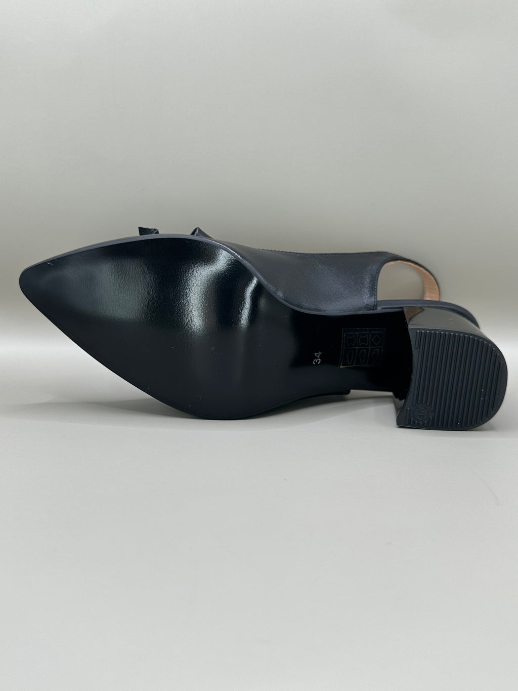 Pantofi eleganți Salamandra 801