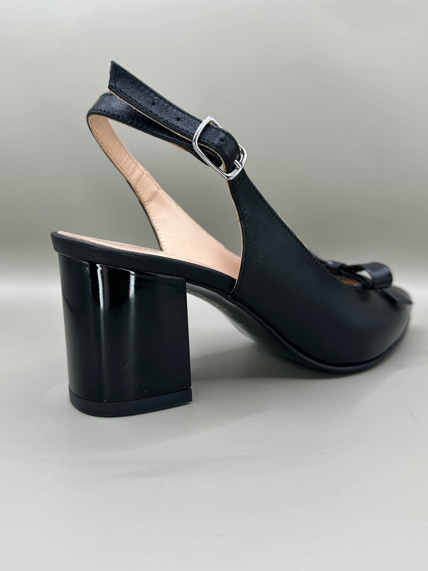 Pantofi eleganți Salamandra 801