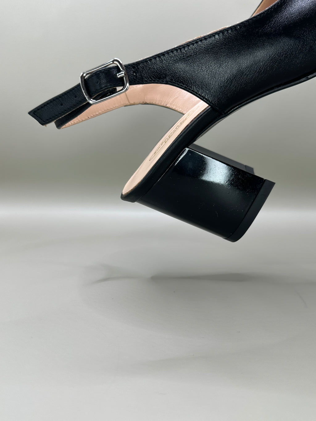 Pantofi eleganți Salamandra 801