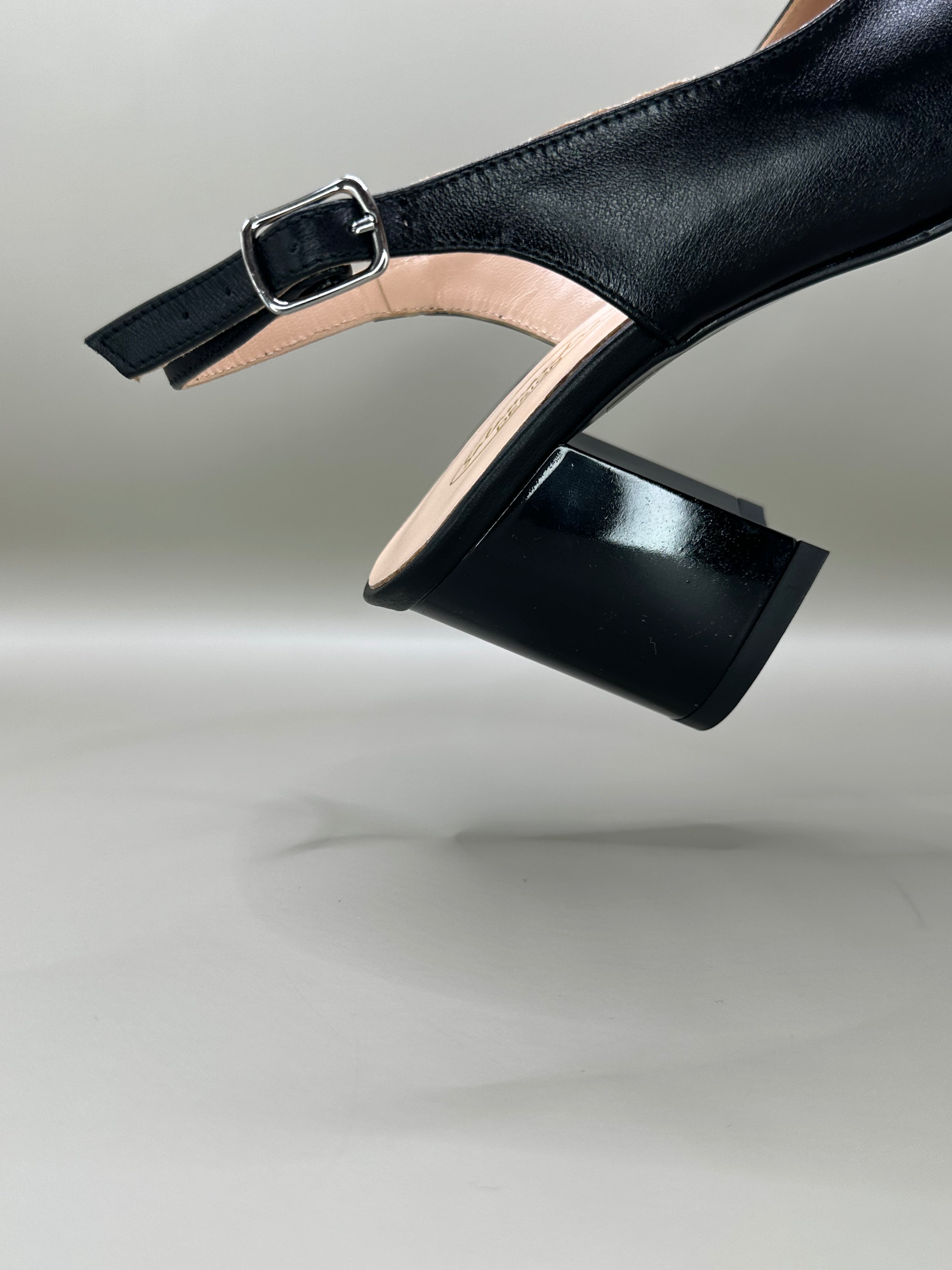 Pantofi eleganți Salamandra 801