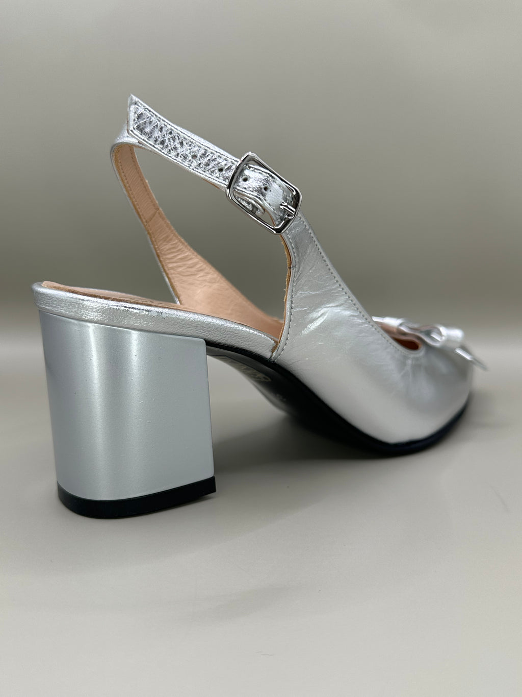 Pantofi eleganți Salamandra 801