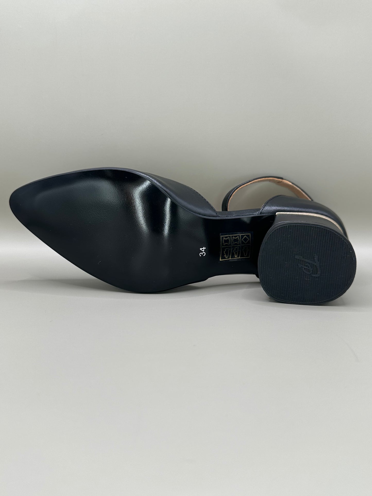 Pantofi eleganți Salamandra 800