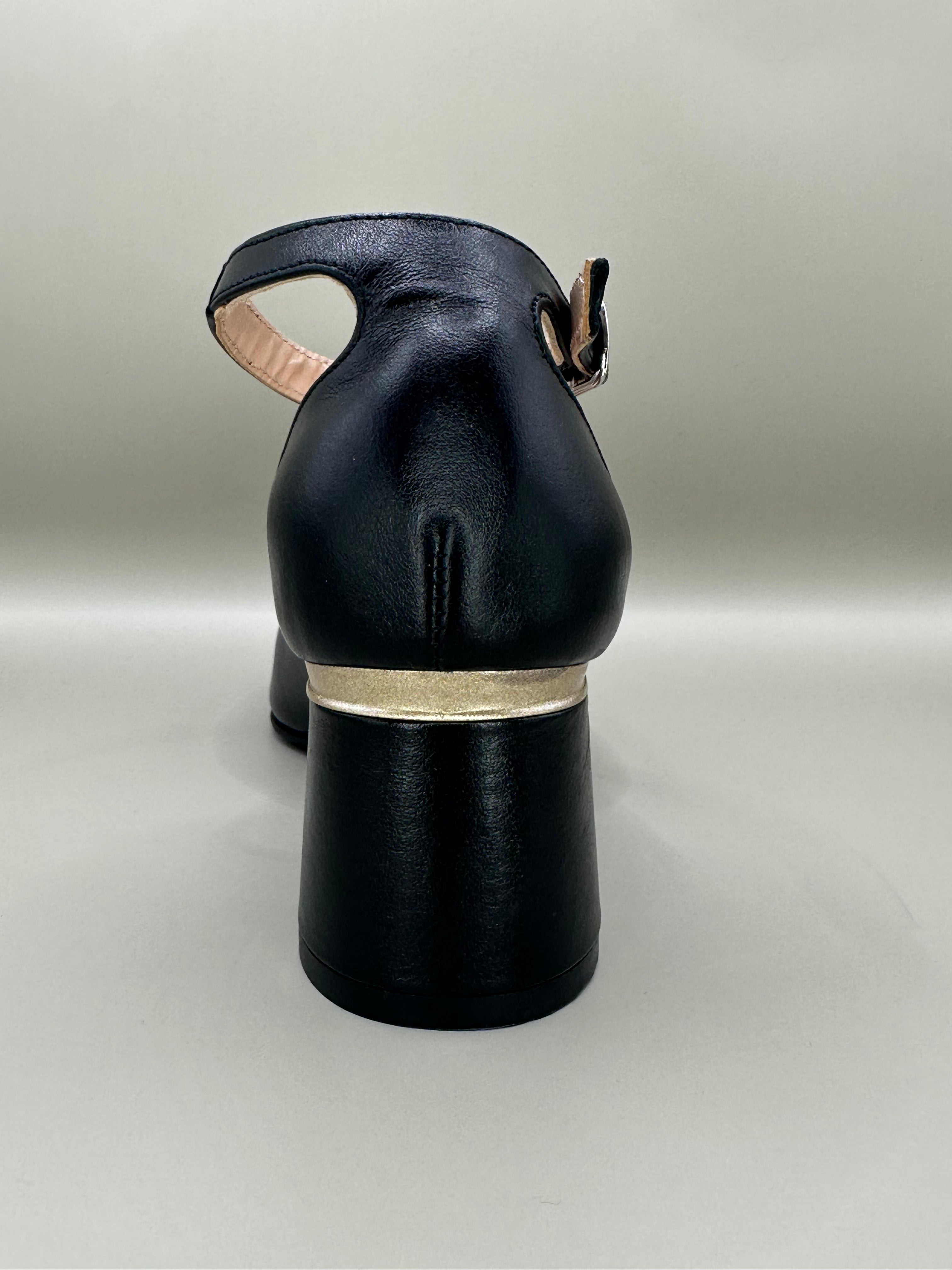 Pantofi eleganți Salamandra 800