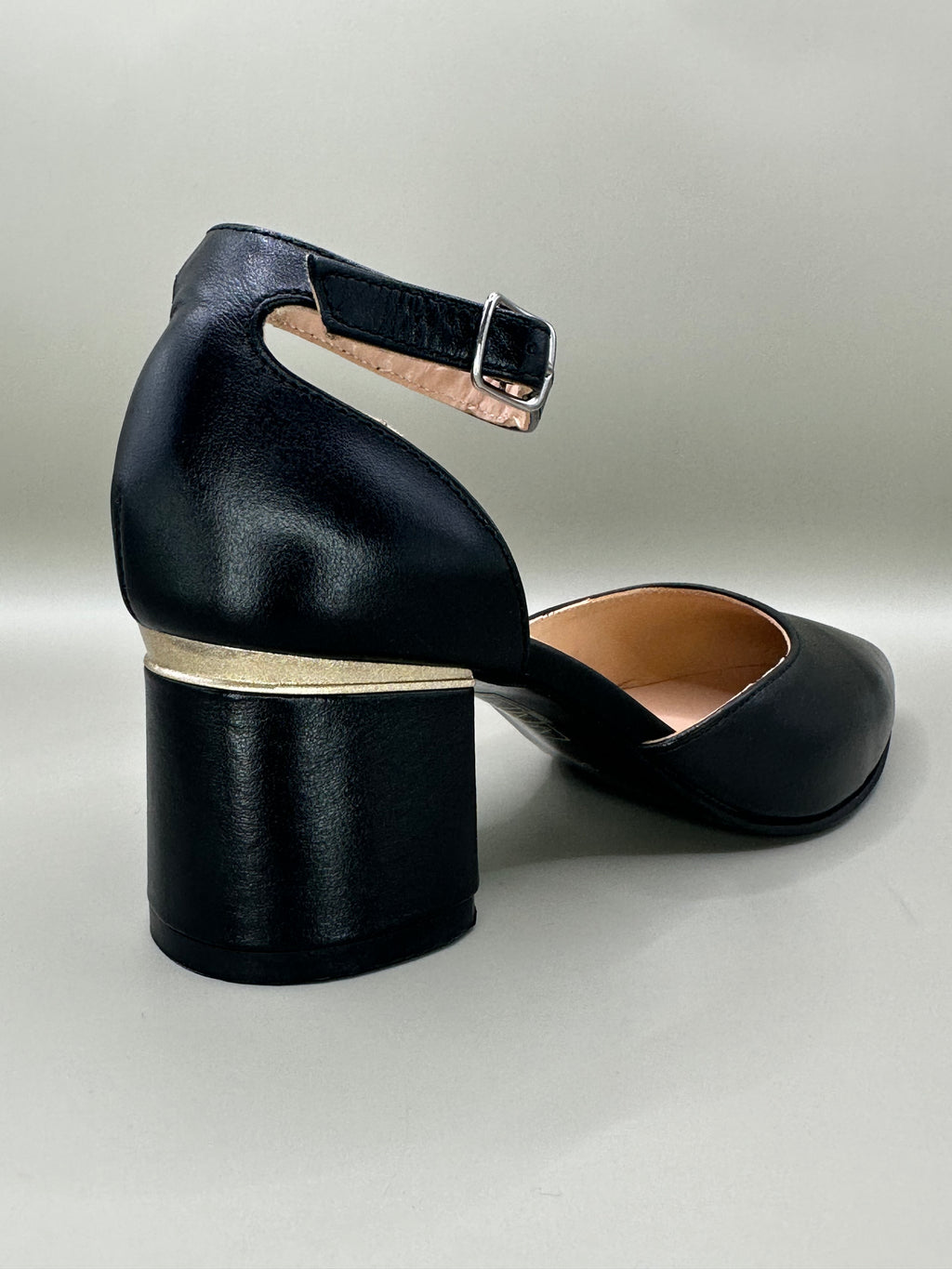 Pantofi eleganți Salamandra 800