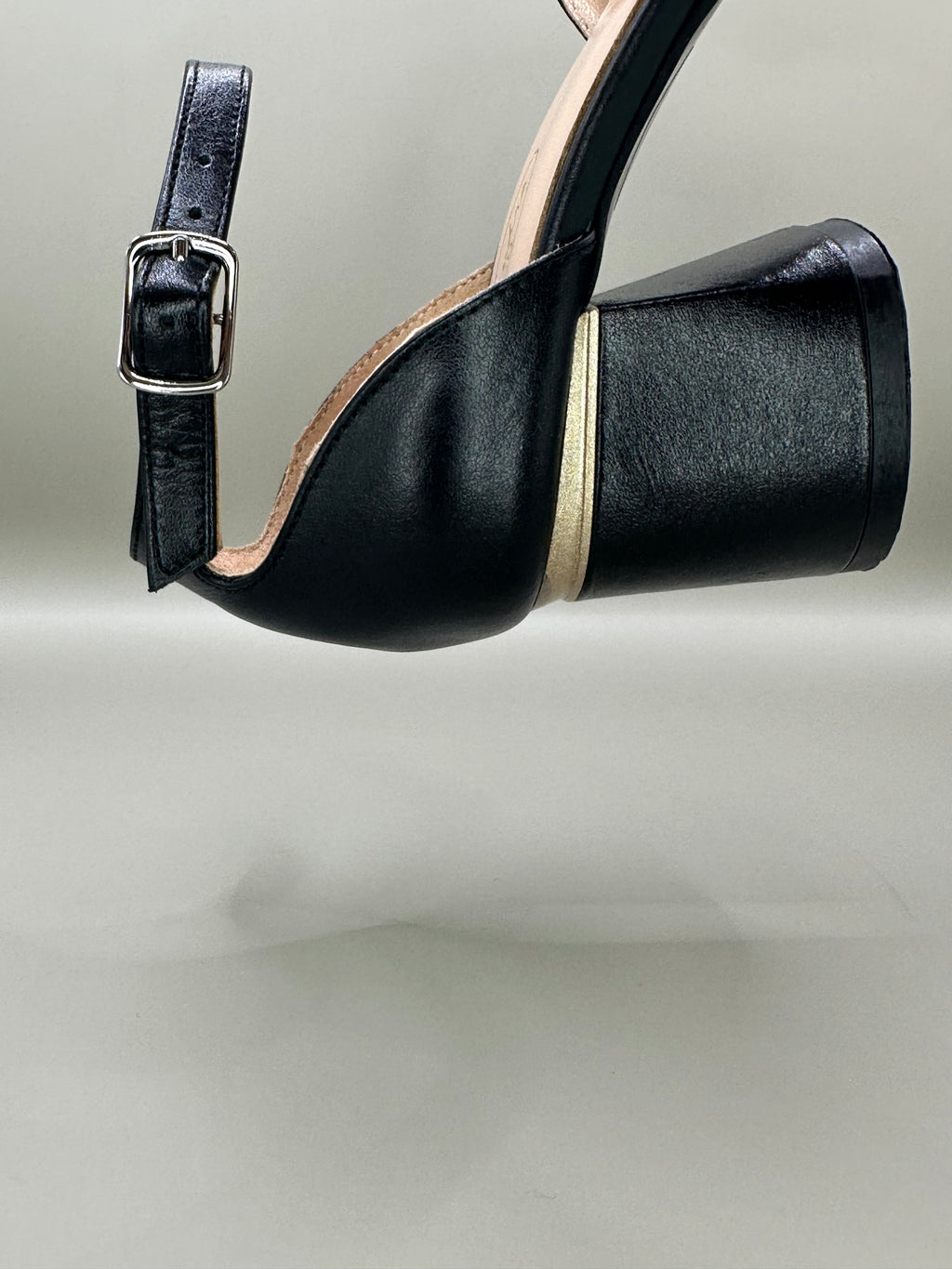 Pantofi eleganți Salamandra 800