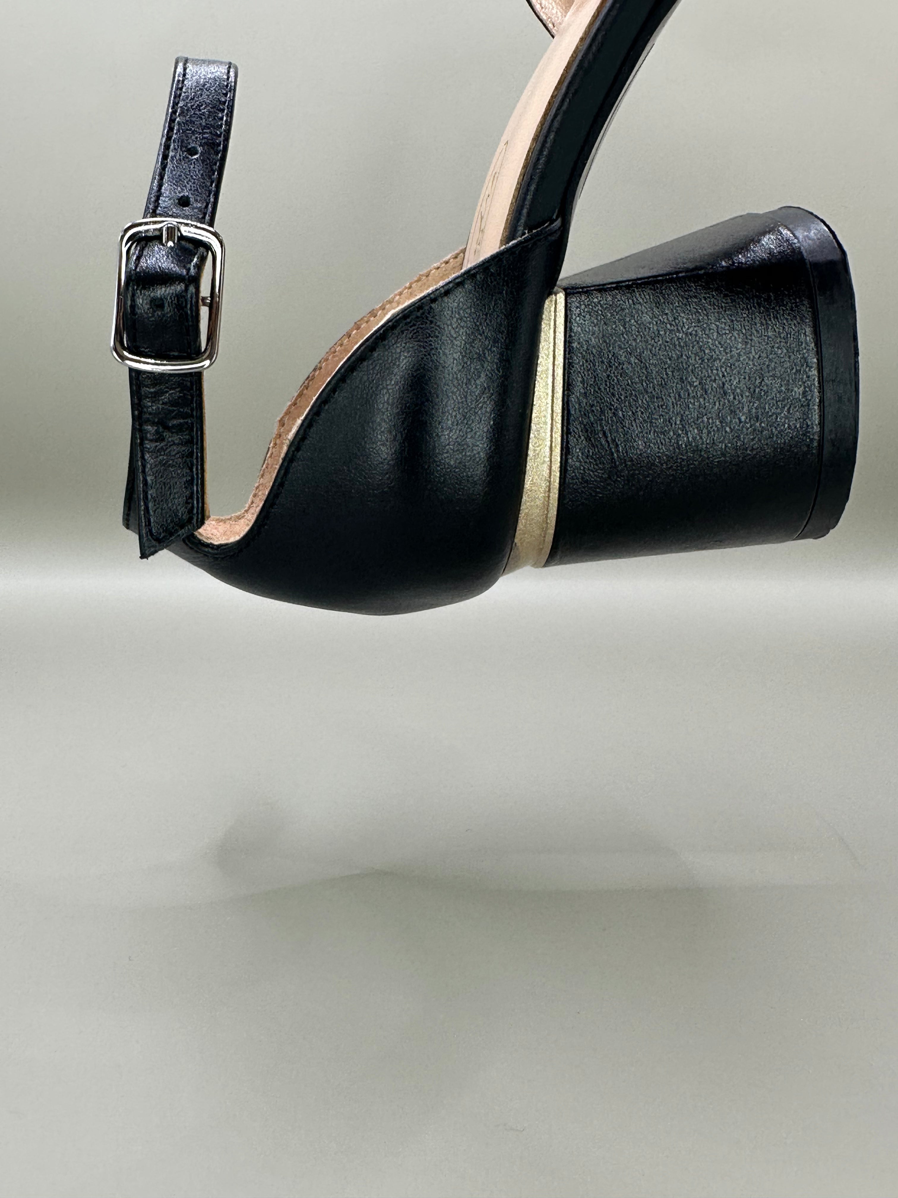 Pantofi eleganți Salamandra 800