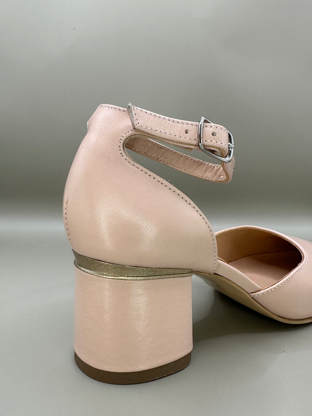 Pantofi eleganți Salamandra 800