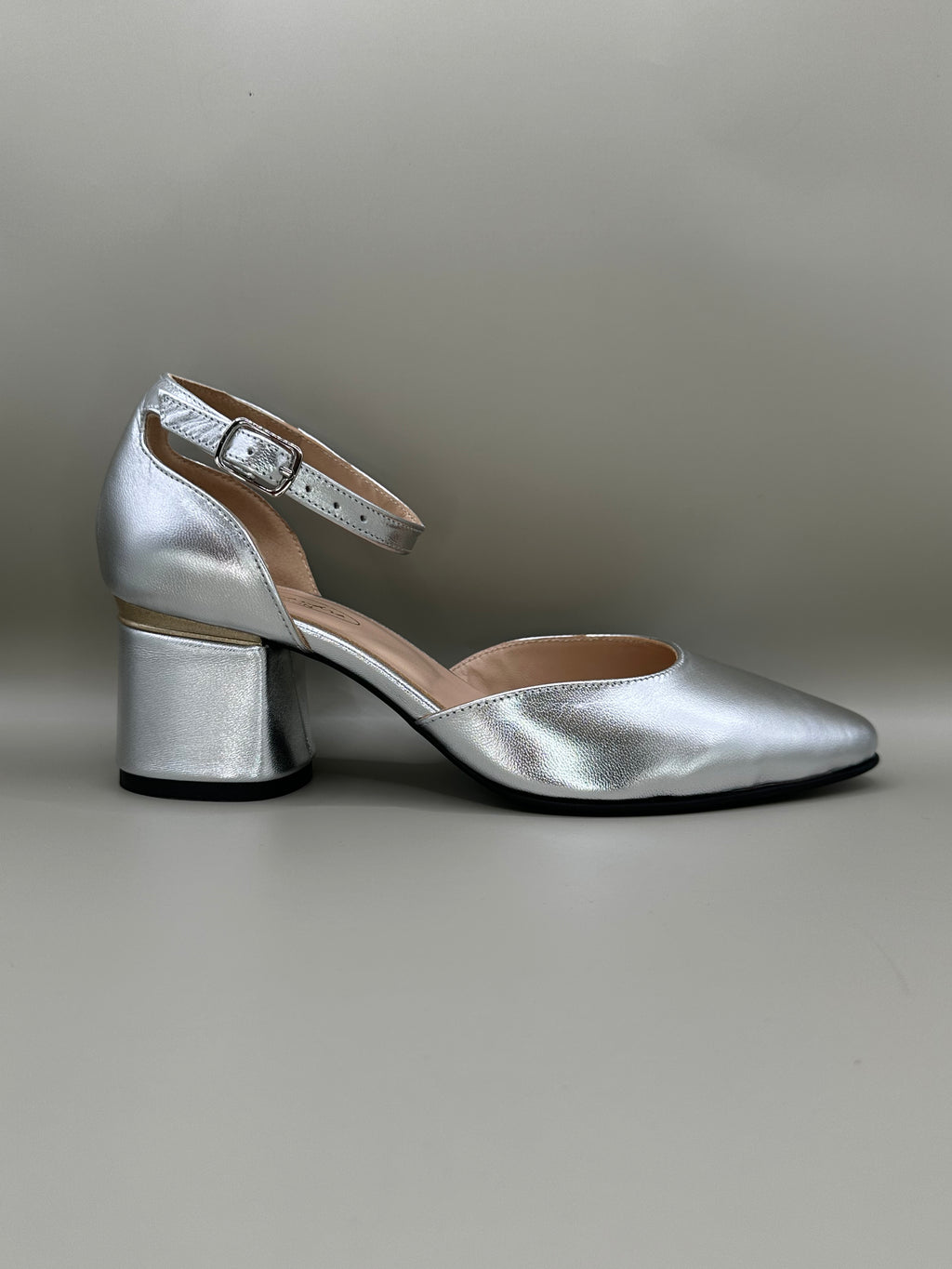 Pantofi eleganți Salamandra 800