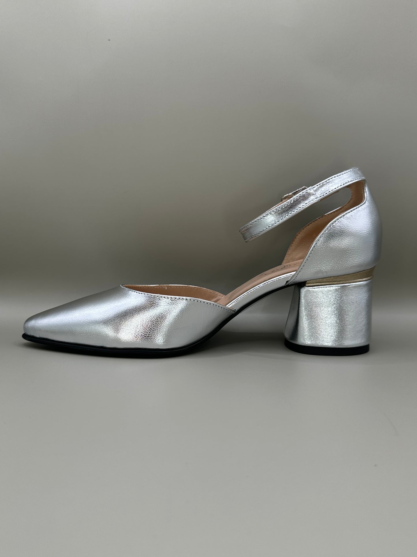 Pantofi eleganți Salamandra 800