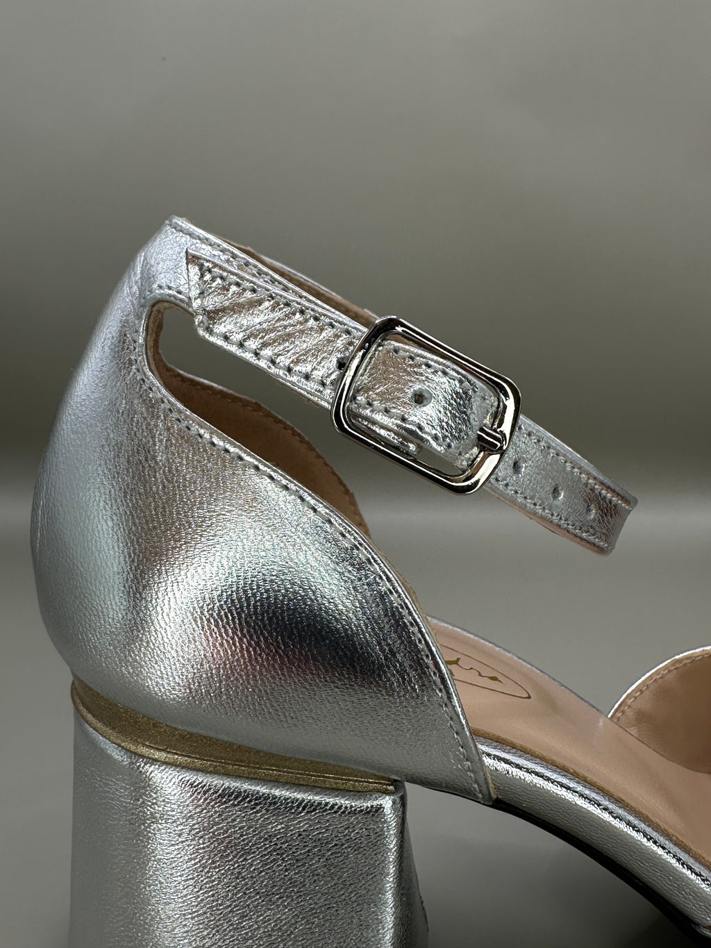 Pantofi eleganți Salamandra 800