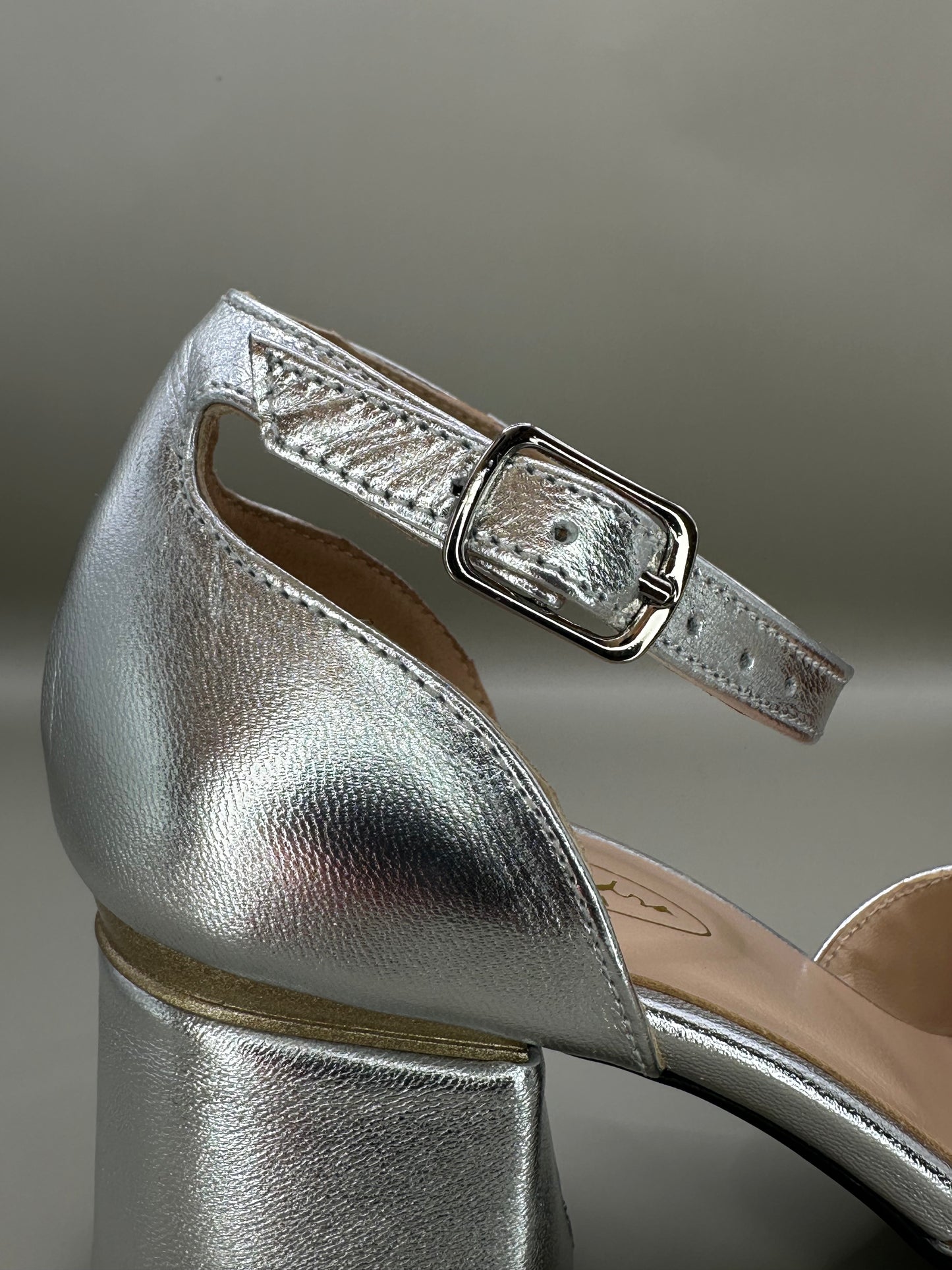 Pantofi eleganți Salamandra 800