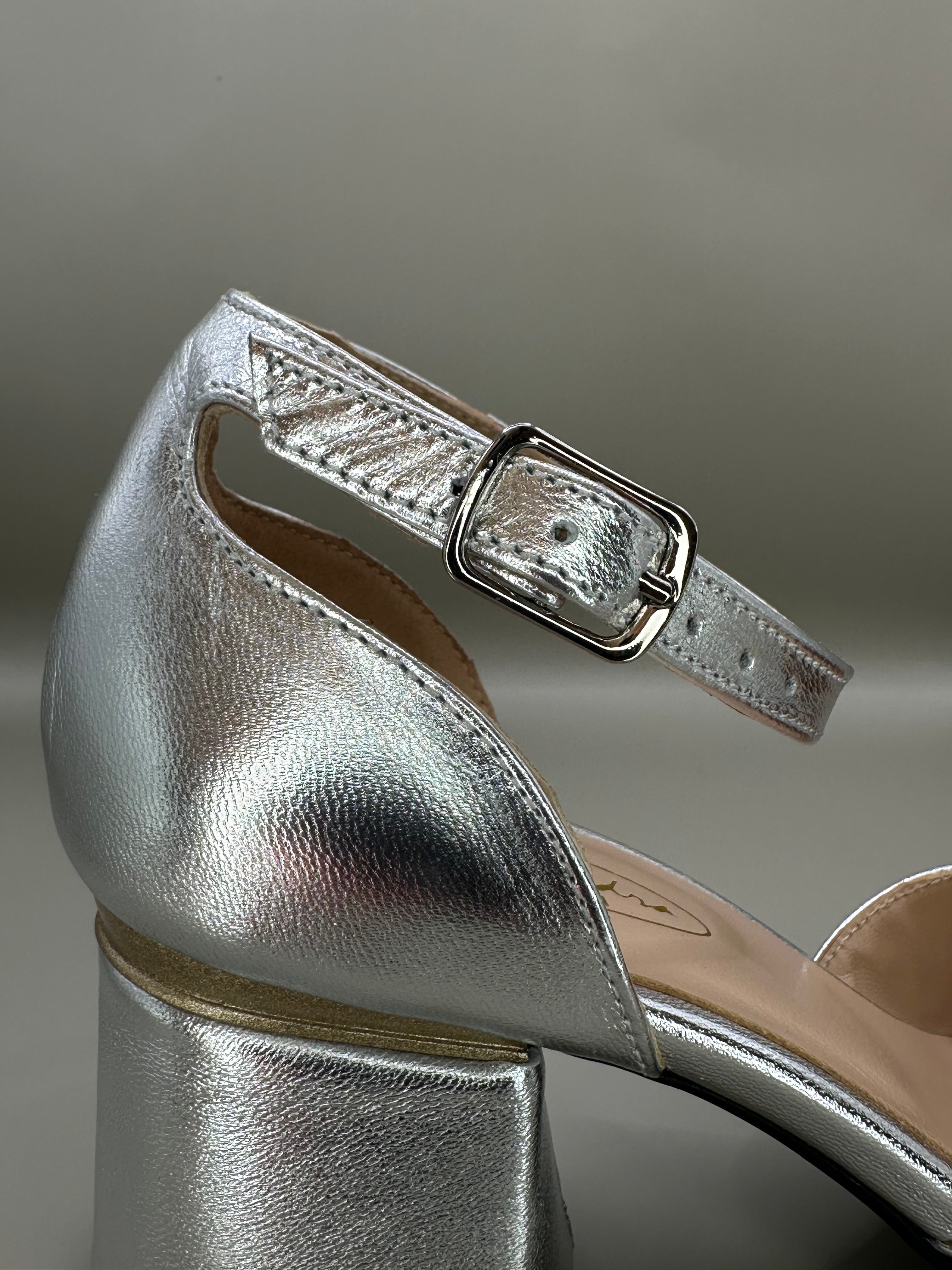 Pantofi eleganți Salamandra 800