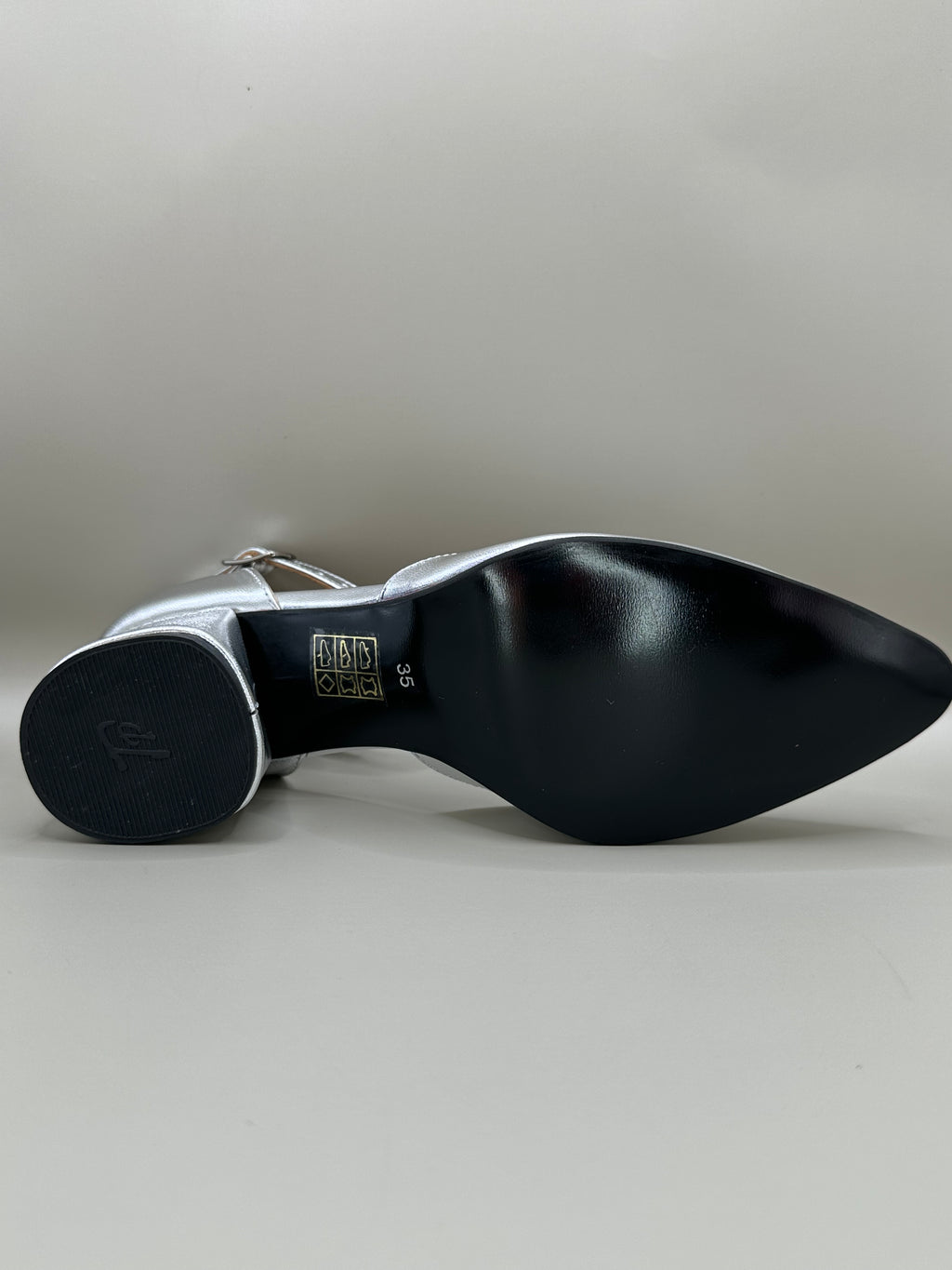 Pantofi eleganți Salamandra 800