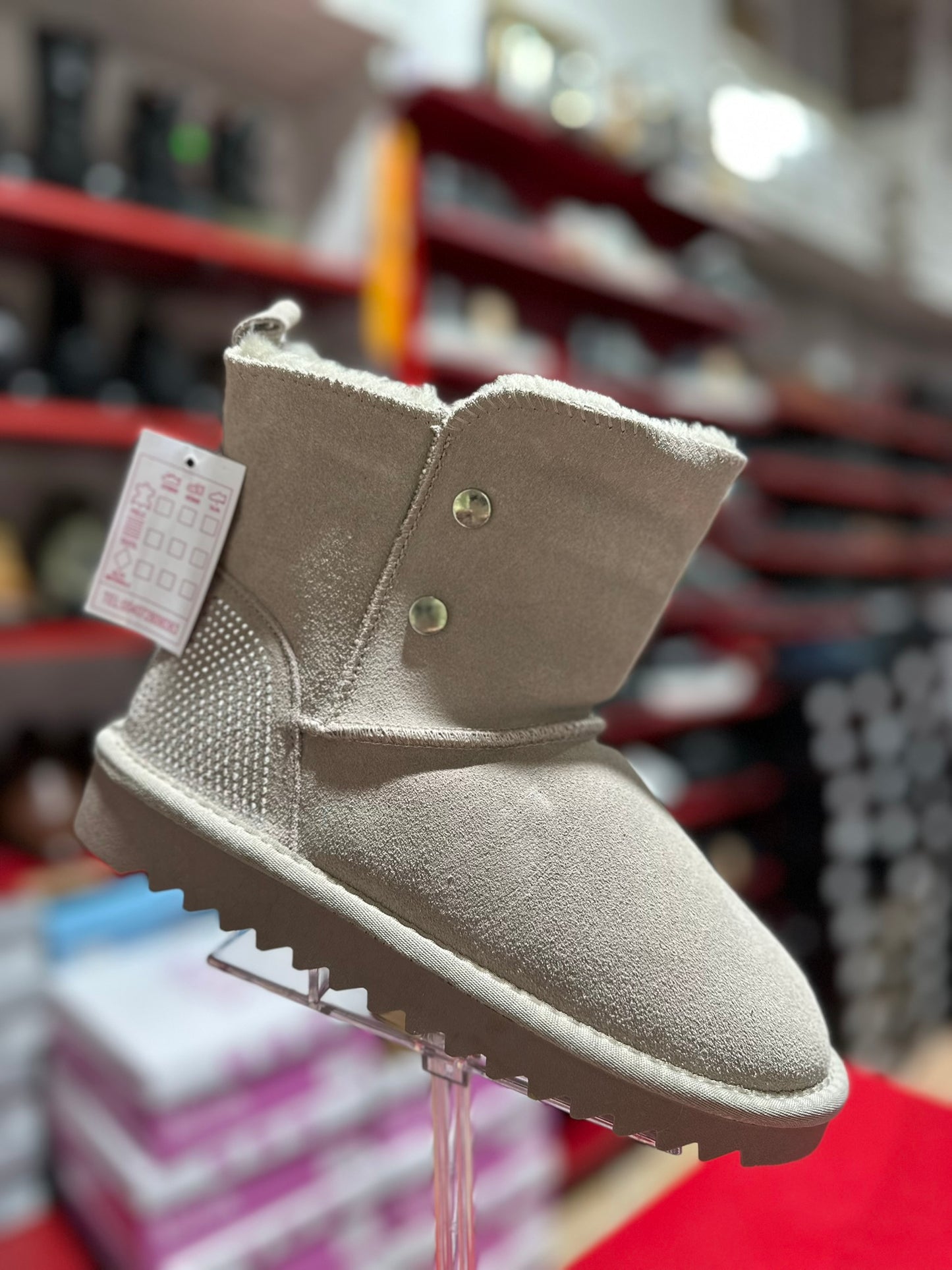UGG
