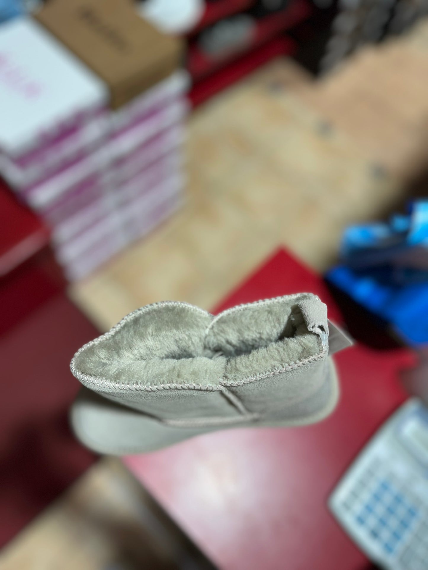 UGG