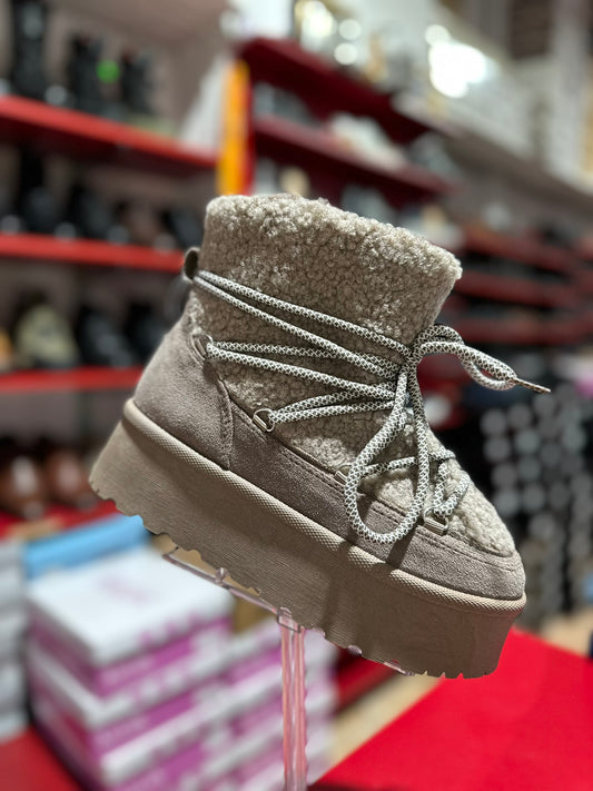 UGG