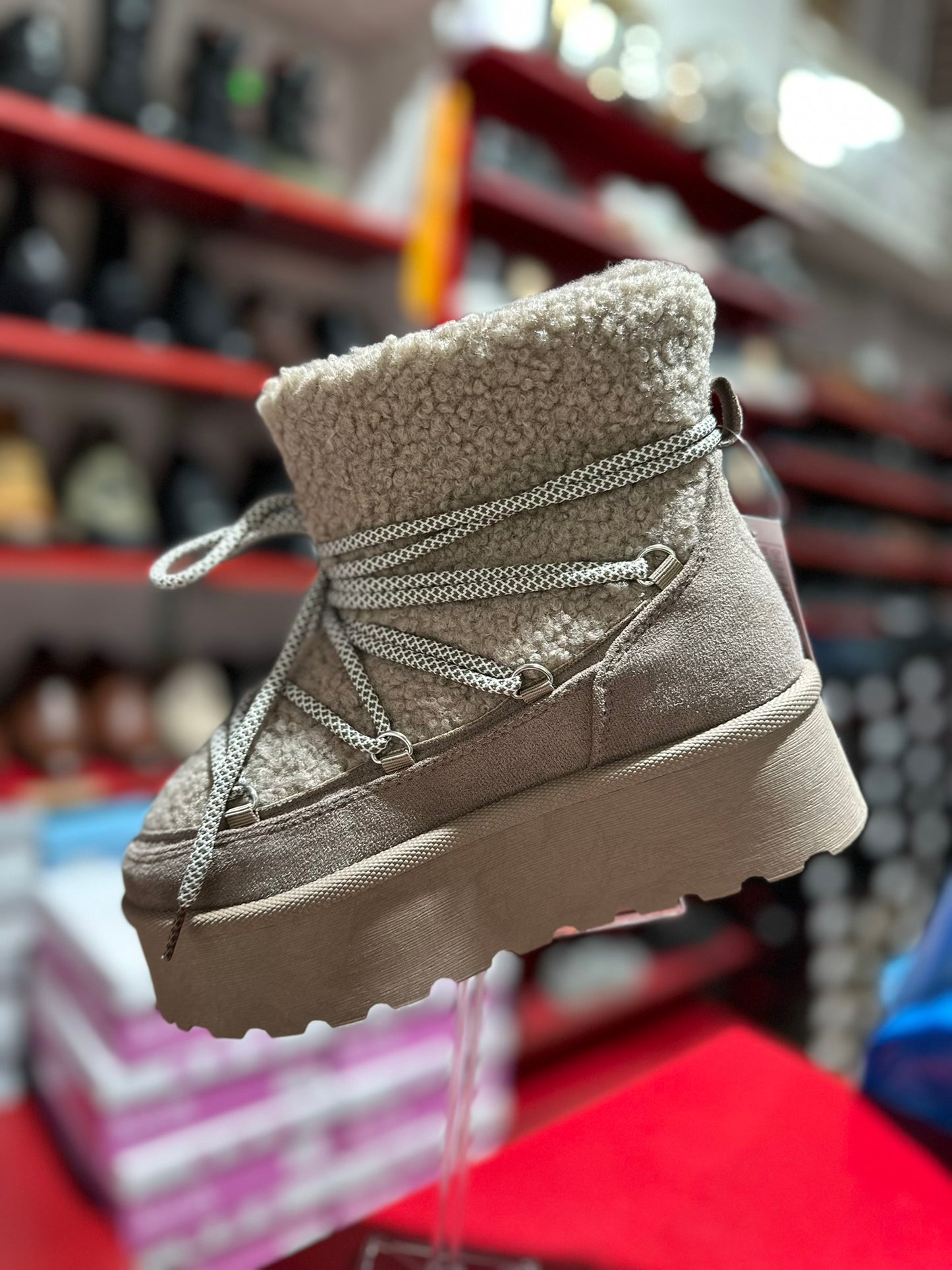 UGG
