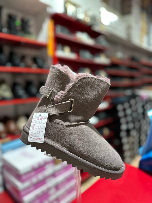 UGG
