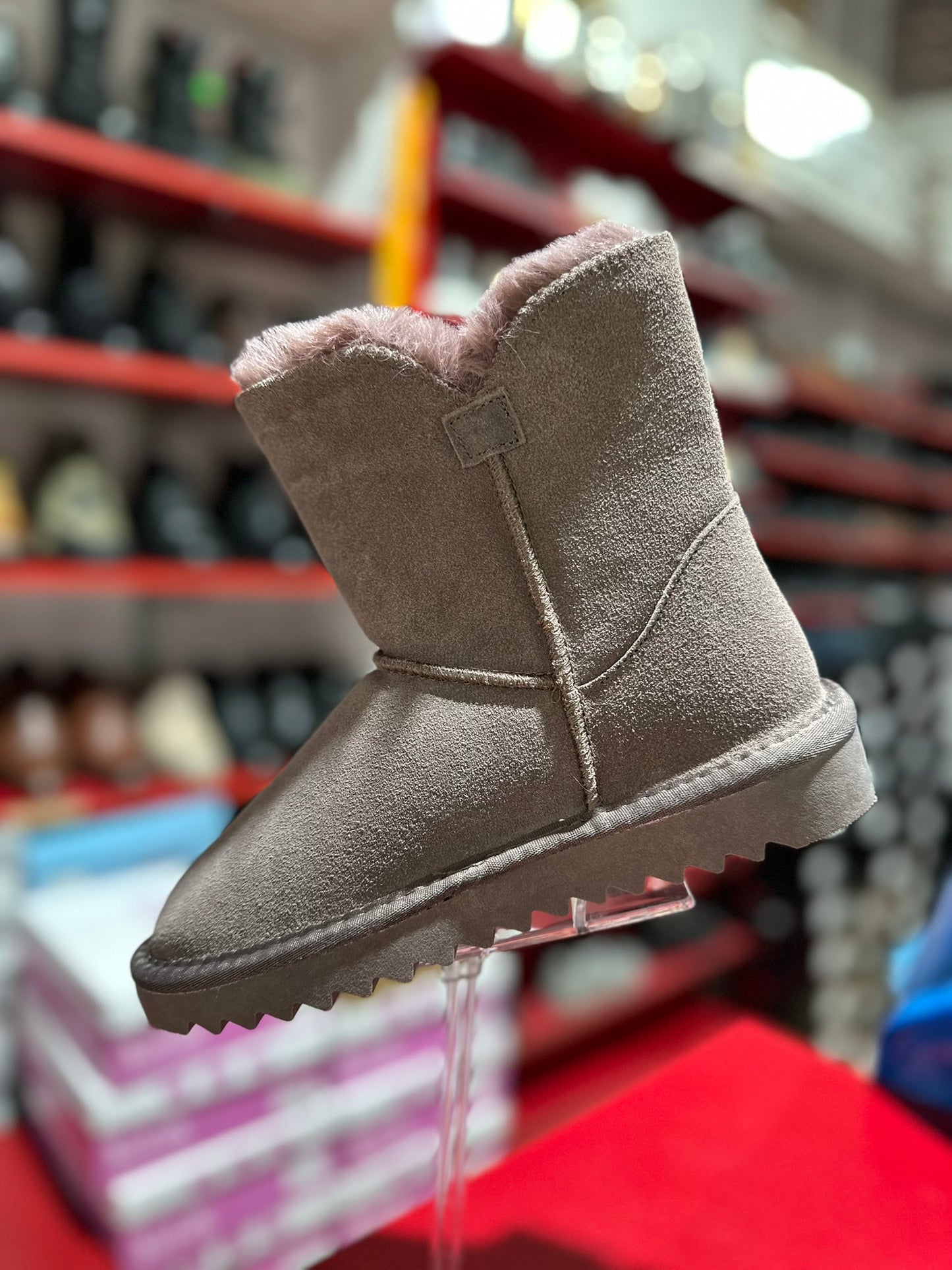 UGG