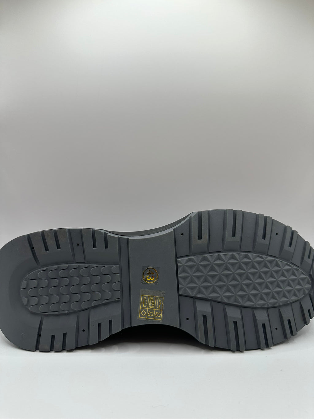 Adidasi Johan Scarpe