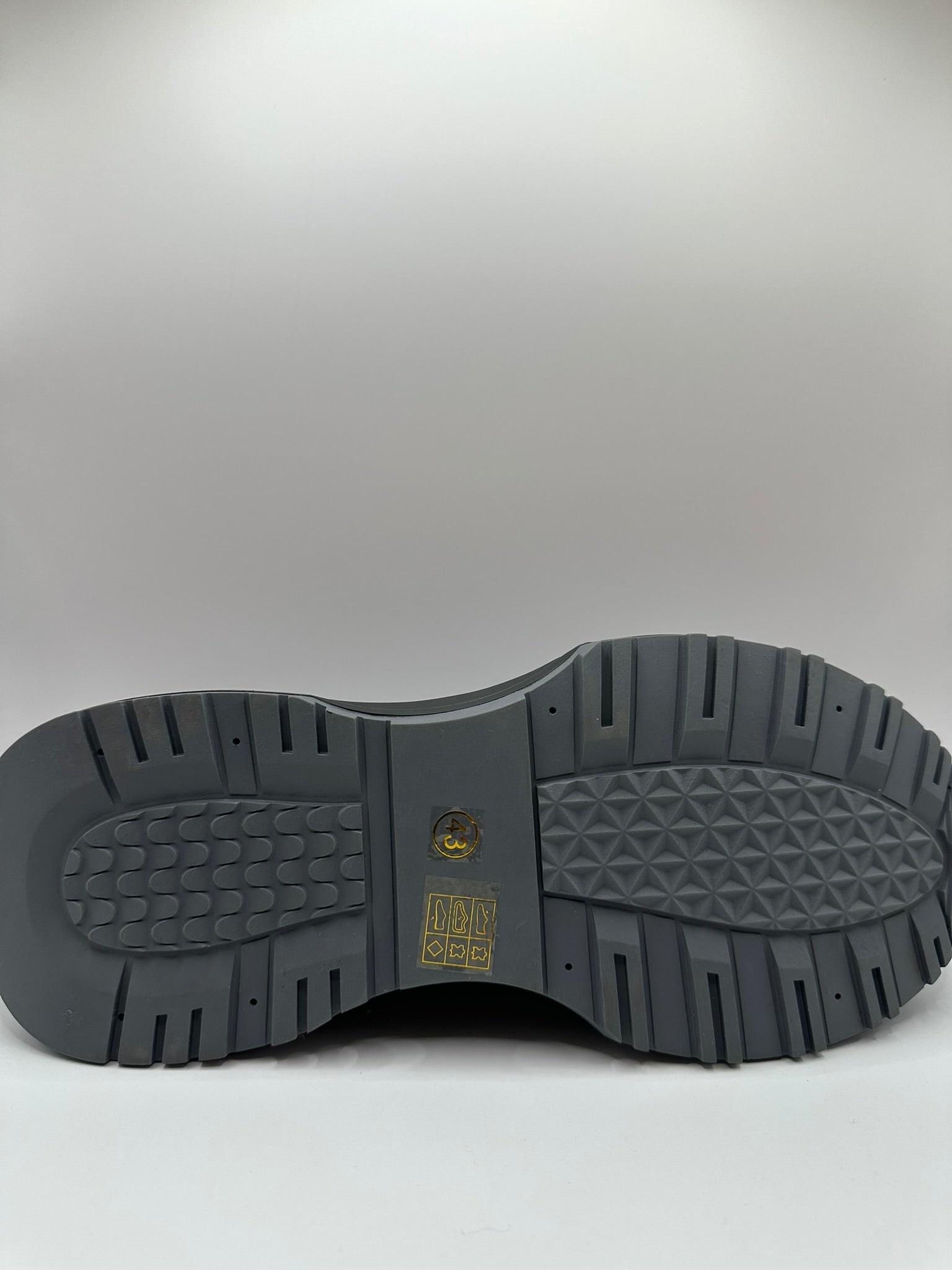 Adidasi Johan Scarpe