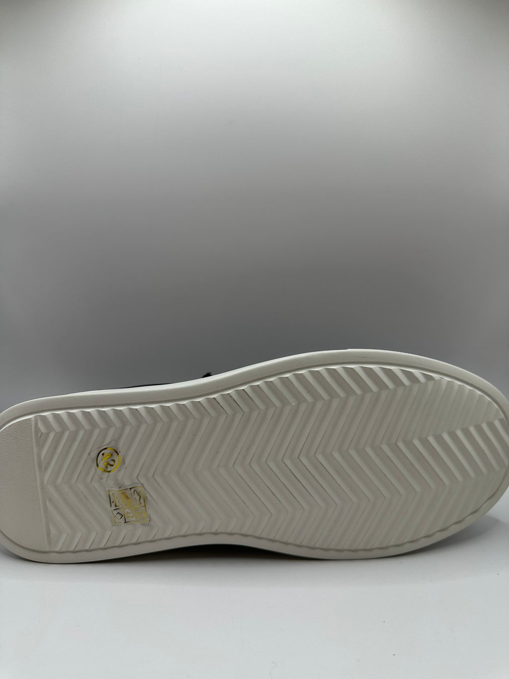 Adidasi Johan Scarpe