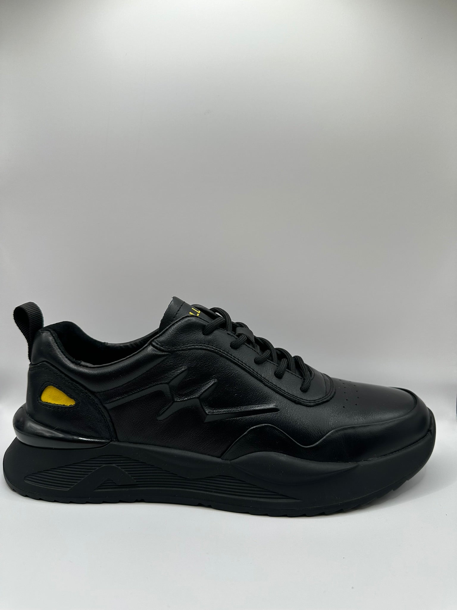 Adidasi Barbati Johan Scarpe