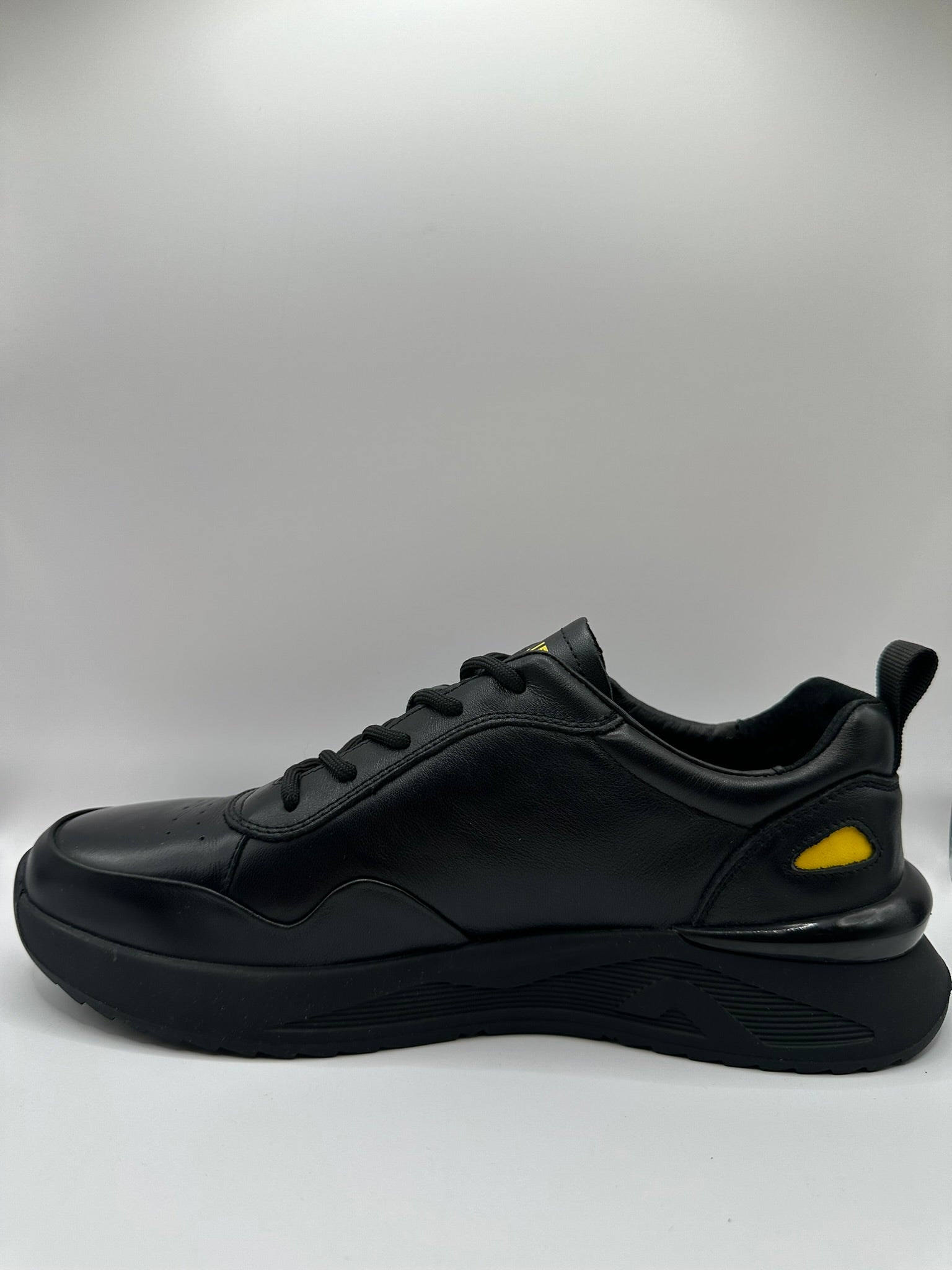 Adidasi Barbati Johan Scarpe