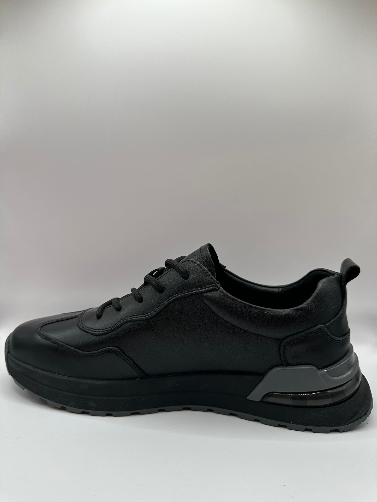 Adidasi Johan Scarpe