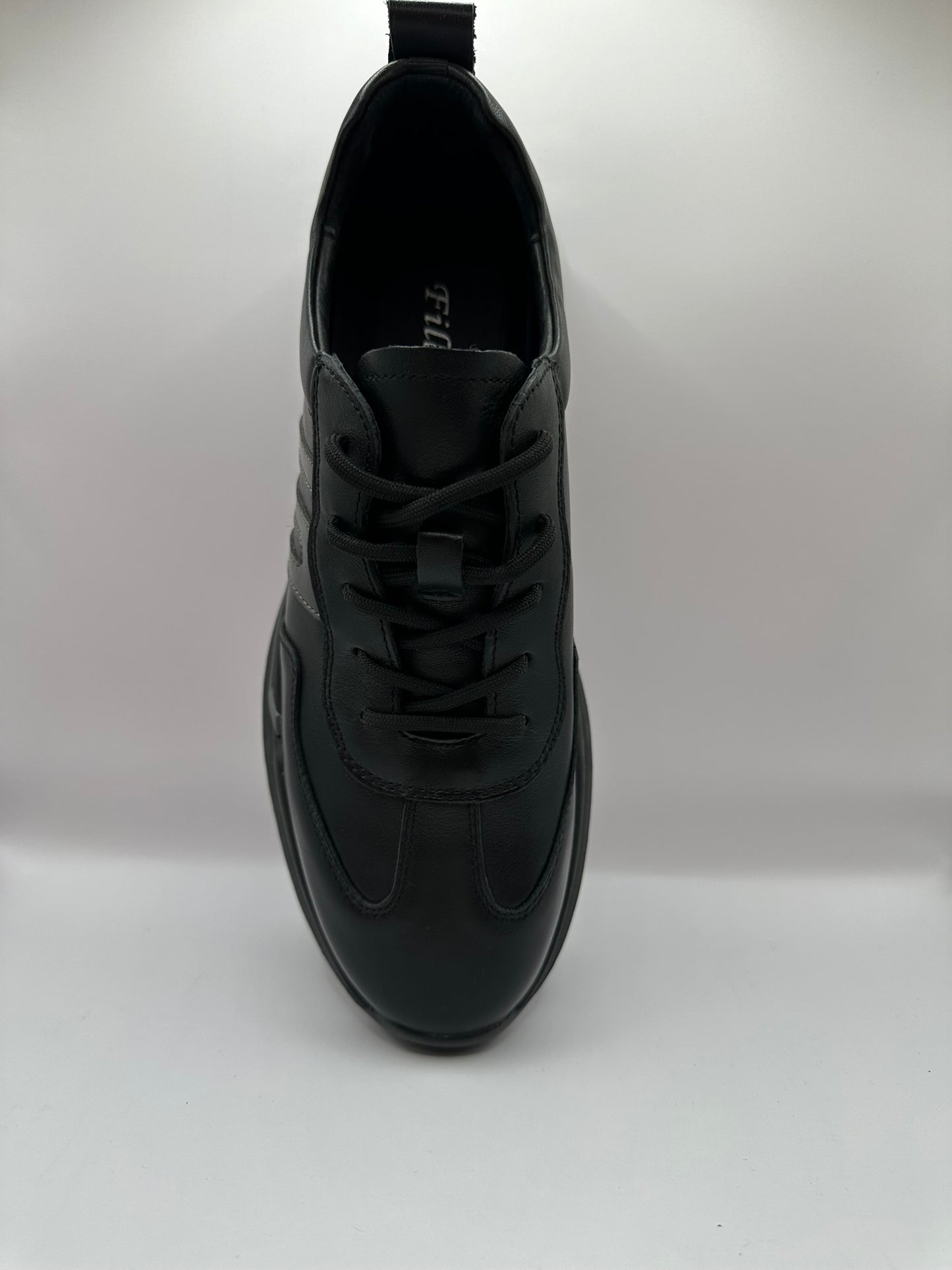 Adidasi Johan Scarpe