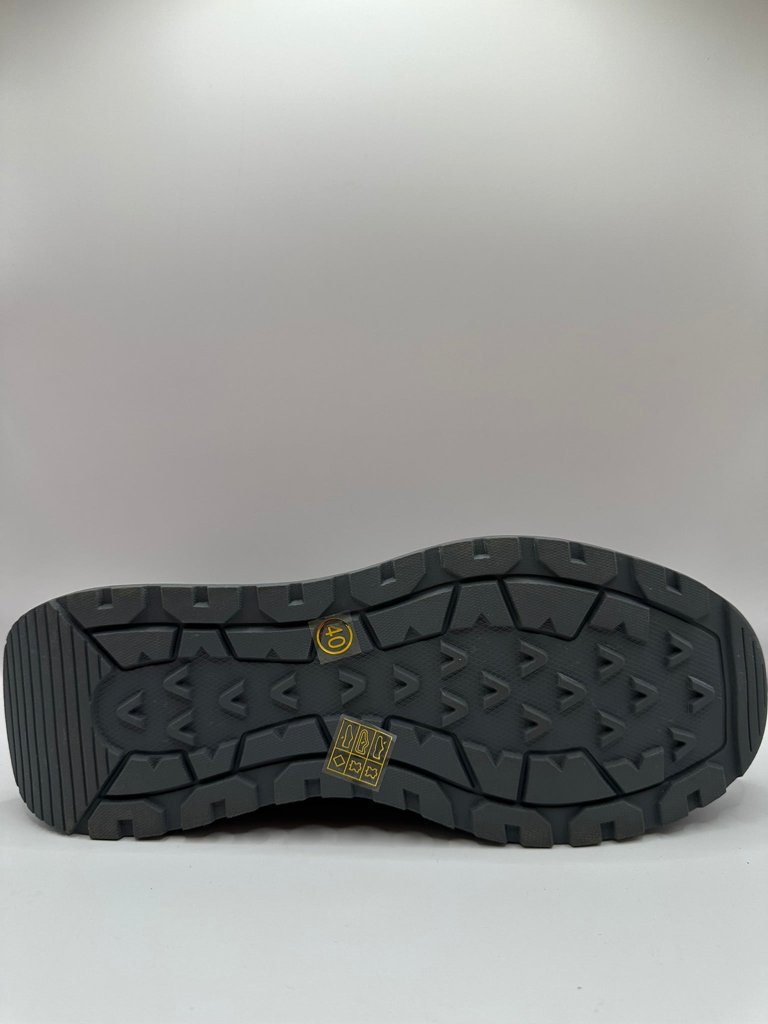 Adidasi Johan Scarpe