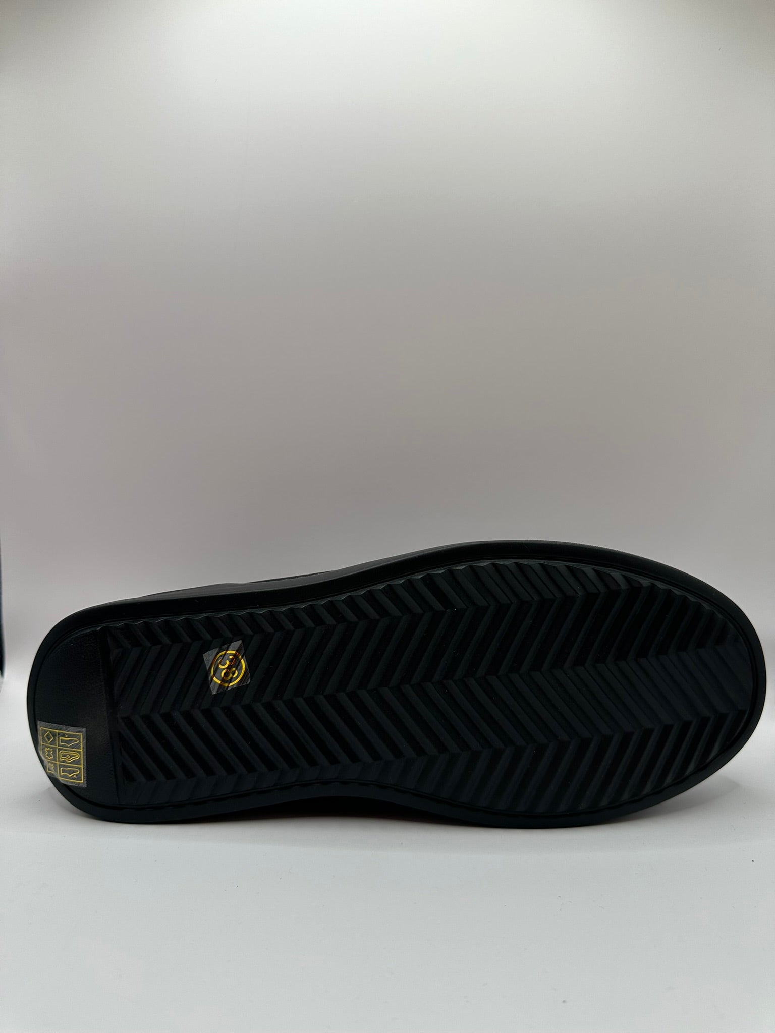 Adidasi Johan Scarpe