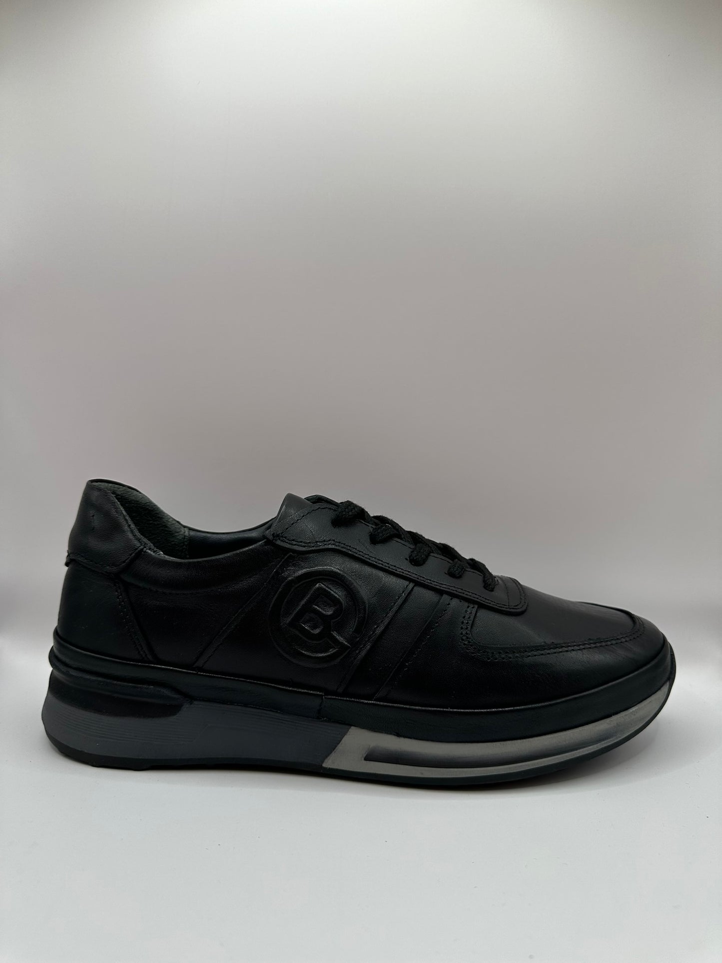 Adidasi Johan Scarpe