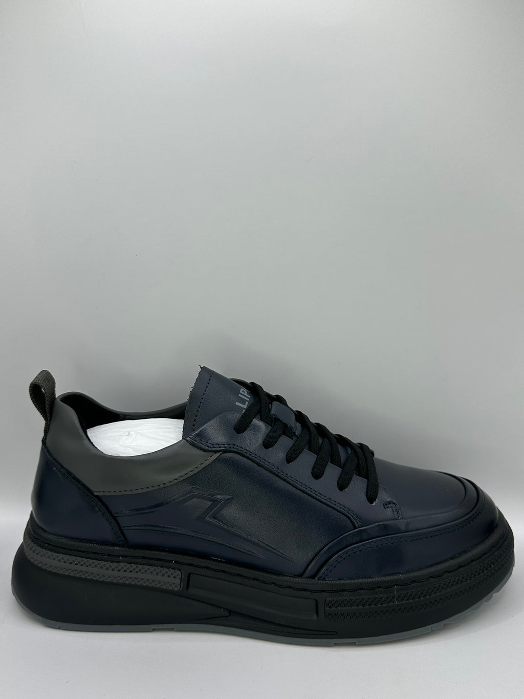 Adidasi Johan Scarpe