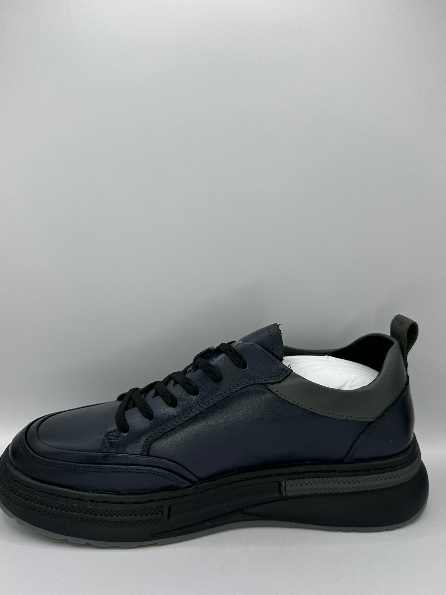 Adidasi Johan Scarpe