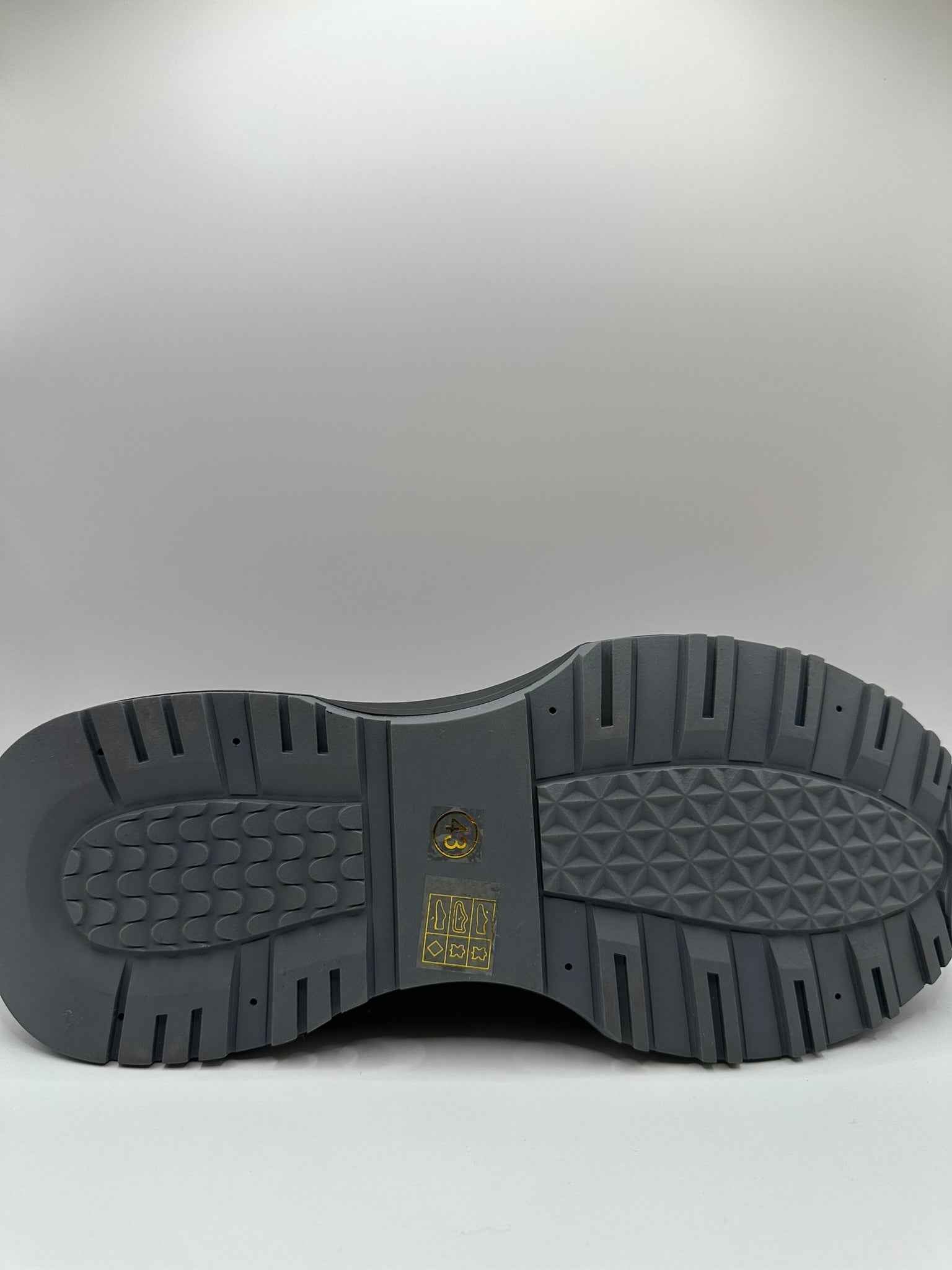 Adidasi Johan Scarpe